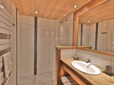 Superbe 5 pièces rénové avec sauna, hammam, jacuzzi, proche télécabines et village, idéal 12/14 pers. - Photo 18