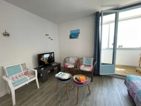 Appartement rénové à neuf, 4 couchages, balcon ensoleillé, parking privé, proche plage et commerces - Photo 5