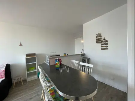 Appartement rénové à neuf, 4 couchages, balcon ensoleillé, parking privé, proche plage et commerces - Photo 6