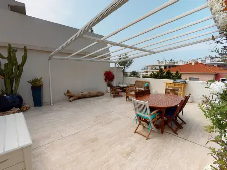 Superbe appartement climatisé avec grande terrasse et parking à Menton - Photo 1