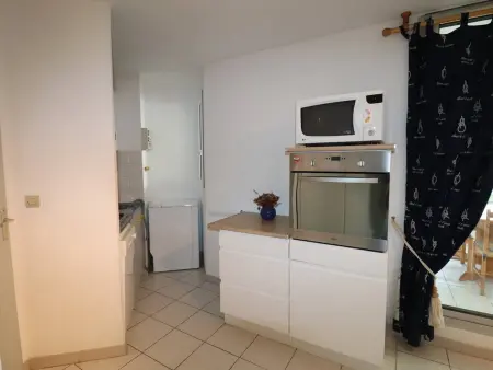 Appartement Confort 6 Pers, Cabine, Parking, Piscine, Aire de Jeux – Le Grau-du-Roi - Photo 3