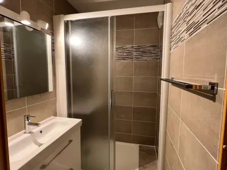Appartement Confort 6 Pers, Cabine, Parking, Piscine, Aire de Jeux – Le Grau-du-Roi - Photo 6