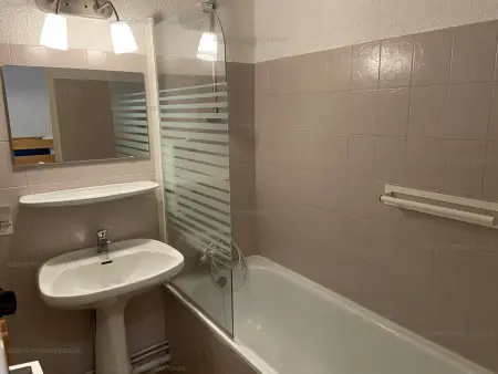 Studio cabine cosy avec balcon Sud, parking et WiFi aux Angles - Photo 5