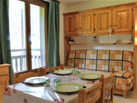 Studio cabine 5 couchages, proche commodités, téléski, balcon sud, ski casier - Photo 1