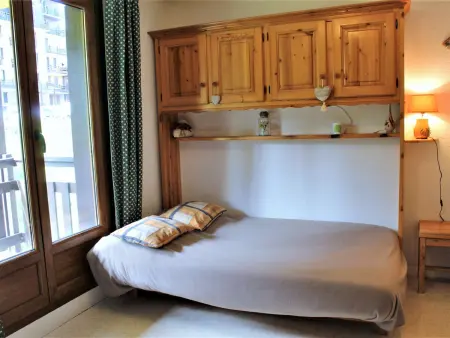 Studio cabine 5 couchages, proche commodités, téléski, balcon sud, ski casier - Photo 6
