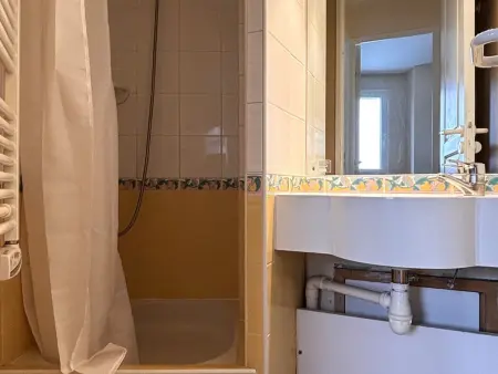 3 pièces, proche commerces, vue station, 6/7 pers. - Photo 14