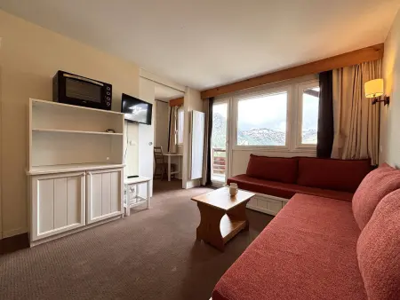 Charmant Appartement 2 pièces, calme, proche remontées, skis aux pieds - Photo 2