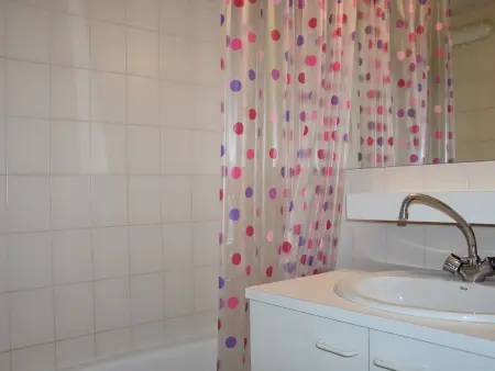 Appartement 4 pièces ensoleillé, balcon sud, près du téléphérique - Photo 6