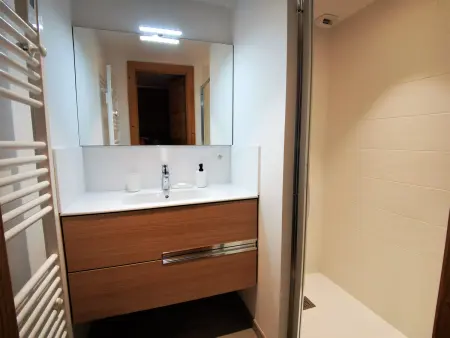 Appartement moderne aux Gets, 2 chambres, garage, services inclus - Photo 7