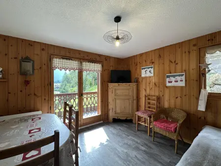 Appartement rénové, confortable, proche navettes, vue montagne - Photo 4