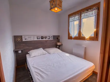 Appartement rénové, confortable, proche navettes, vue montagne - Photo 6