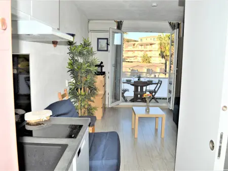 Studio rénové climatisé, 3 couchages, proche port et casino à Cavalaire-sur-Mer - Photo 1
