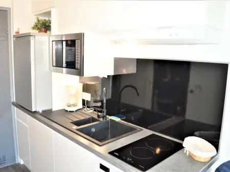 Studio rénové climatisé, 3 couchages, proche port et casino à Cavalaire-sur-Mer - Photo 2