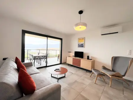 Appartement moderne 2 chambres, WiFi, Parking, climatisé, proche plage et centre - Photo 4