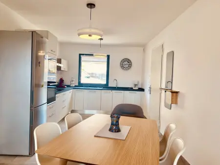 Appartement moderne 2 chambres, WiFi, Parking, climatisé, proche plage et centre - Photo 5