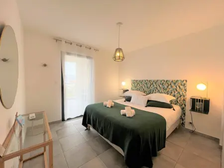 Appartement moderne 2 chambres, WiFi, Parking, climatisé, proche plage et centre - Photo 10