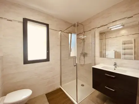 Appartement moderne 2 chambres, WiFi, Parking, climatisé, proche plage et centre - Photo 13