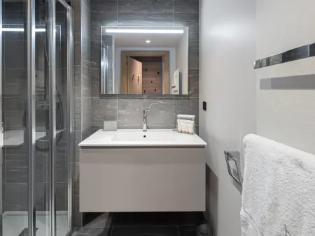Appartement avec Espace Bien-Être à Megève, Piscine, Salle de Sport et Parking Électrique - Photo 6