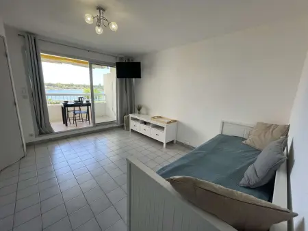 Deux pièces rénové avec terrasse, parking privé à Port Camargue - Photo 4