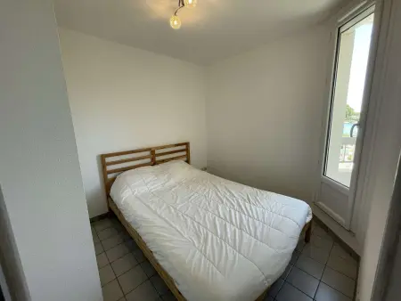 Deux pièces rénové avec terrasse, parking privé à Port Camargue - Photo 9