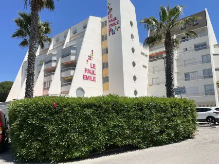 Deux pièces rénové avec terrasse, parking privé à Port Camargue - Photo 18