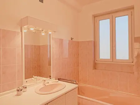 Ajaccio: Appart 2 pièces, 4 pers, parking, vue mer - Photo 13