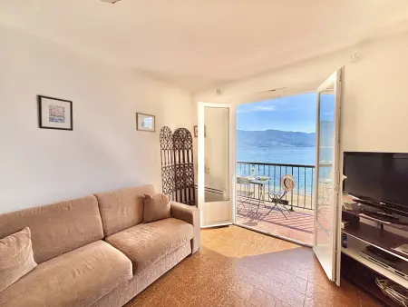 Appartement pieds dans l'eau avec terrasse et superbe vue mer, Tiuccia - Photo 1