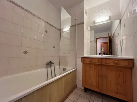 Appartement cosy proche centre et skibus, parking inclus - Photo 7