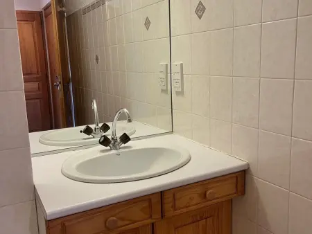 Appartement cosy proche centre et skibus, parking inclus - Photo 8