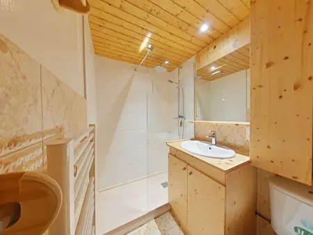Appartement cosy 7 couchages, au pied des pistes, cheminée, parking - Photo 9