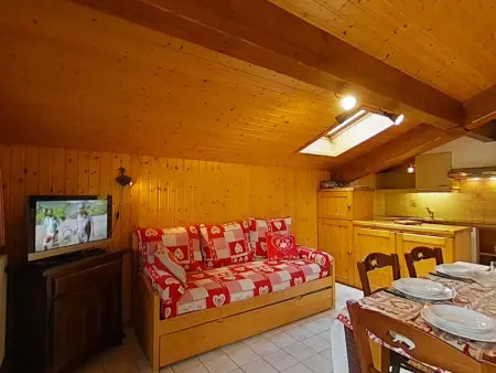 Appartement ensoleillé 2 étoiles, 6 couchages, proche pistes, balcon sud, navette ski - Photo 1