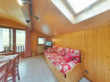 Appartement ensoleillé 2 étoiles, 6 couchages, proche pistes, balcon sud, navette ski - Photo 2