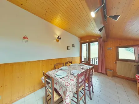 Appartement ensoleillé 2 étoiles, 6 couchages, proche pistes, balcon sud, navette ski - Photo 3