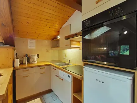 Appartement ensoleillé 2 étoiles, 6 couchages, proche pistes, balcon sud, navette ski - Photo 6