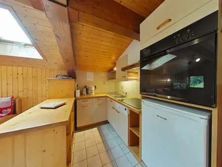 Appartement ensoleillé 2 étoiles, 6 couchages, proche pistes, balcon sud, navette ski - Photo 7