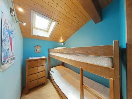 Appartement ensoleillé 2 étoiles, 6 couchages, proche pistes, balcon sud, navette ski - Photo 9