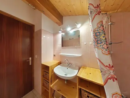 Appartement ensoleillé 2 étoiles, 6 couchages, proche pistes, balcon sud, navette ski - Photo 12