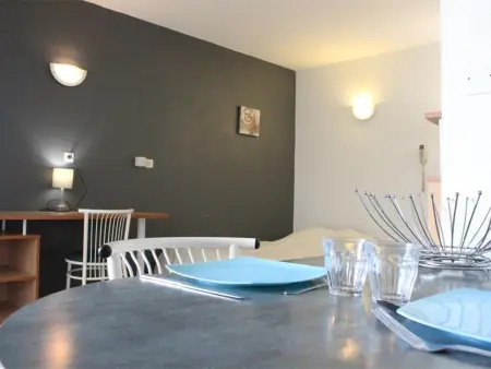 Studio avec terrasse exposée sud et piscine aux Minimes - Photo 4