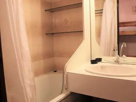 Studio cosy à Vars avec balcon, proche pistes et commerces, parking inclus - Photo 10