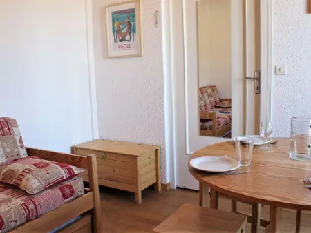 Studio cosy pour 4 à Risoul 1850, au pied des pistes, balcon ouest, 2 étoiles - Photo 1