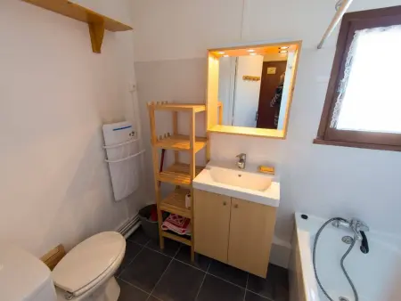 Studio cosy pour 4 à Risoul 1850, au pied des pistes, balcon ouest, 2 étoiles - Photo 13