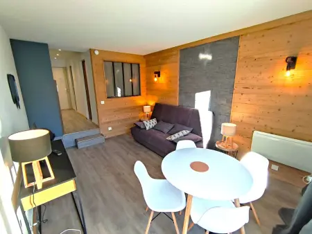 Appartement Rénové 2P avec Balcon Sud, Front de Neige, au Pied des Pistes - Photo 2