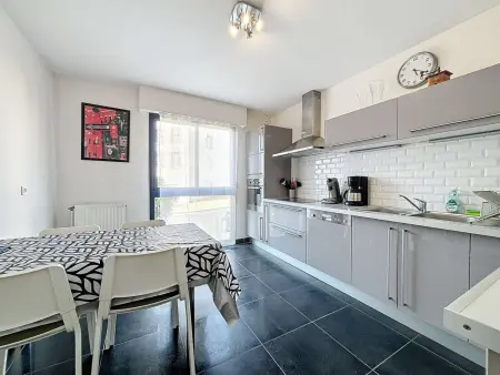 Appartement moderne avec terrasse et parking, au cœur de Granville, à deux pas de la plage ! - Photo 5