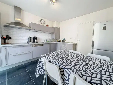 Appartement moderne avec terrasse et parking, au cœur de Granville, à deux pas de la plage ! - Photo 6