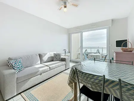 Appartement avec balcon, proche des plages et commerces - Photo 2