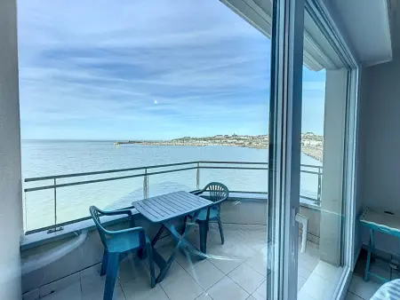 Appartement avec balcon, proche des plages et commerces - Photo 3