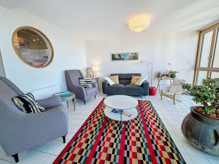 Appartement lumineux avec ascenseur, balcon et wifi gratuit à Granville - Photo 2