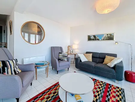 Appartement lumineux avec ascenseur, balcon et wifi gratuit à Granville - Photo 3