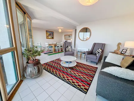 Appartement lumineux avec ascenseur, balcon et wifi gratuit à Granville - Photo 4