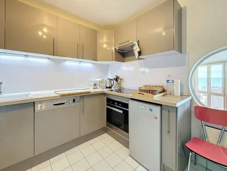 Appartement lumineux avec ascenseur, balcon et wifi gratuit à Granville - Photo 8